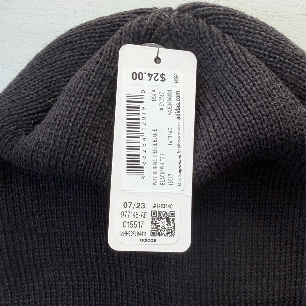 Adidas women’s fit Black Beanie - Picture 3 of 4